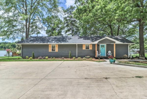 Waterfront Lake Sinclair Home with Boat Dock!, Milledgeville
